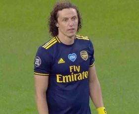Arsenal's David Luiz records hat-trick of errors in 25-minute appearance vs Man City