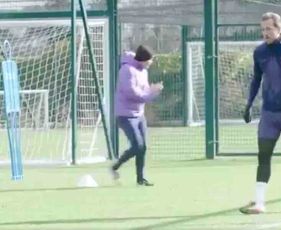 Video: Harry Kane kicking a ball on return to training