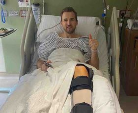 Photo: Harry Kane in hospital bed after hamstring surgery
