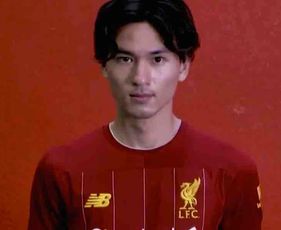Photos: Takumi Minamino poses in Liverpool shirt