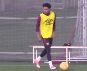 Video: Man Utd starlet Demetri Mitchell ‏in training with loan club Hearts