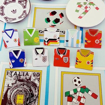 Football Christmas Gifts: Hallyink Italia 90 pin badges