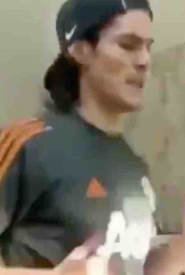 Video: Edinson Cavani in Man Utd training kit