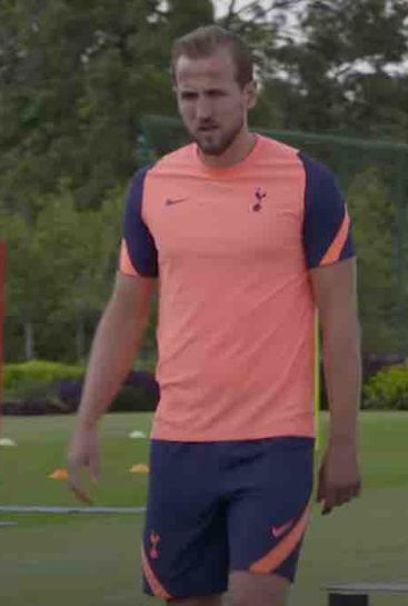 Video and Photos: Tottenham stars train in new pink training kit ahead of Man Utd game