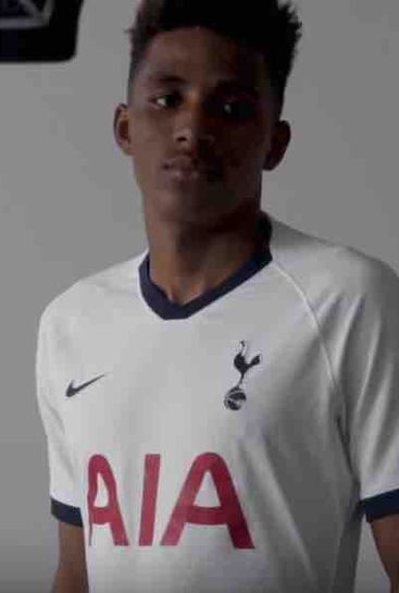 Photos: Gedson Fernandes wearing Tottenham shirt