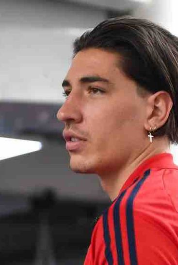Photo: Hector Bellerin shows off his new haircut