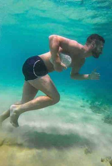 Photo: Arsenal's Shkodran Mustafi training underwater