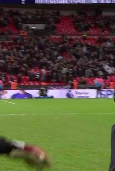 GIF: Juan Mata's reaction to David De Gea's display vs Spurs