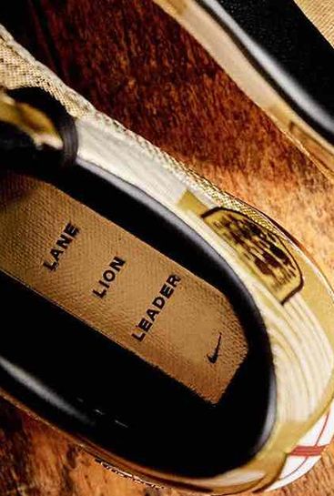 Photo: Harry Kane reveals gold boots for Spain game
