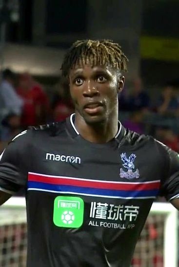 Wilfried Zaha distances himself from Spurs move