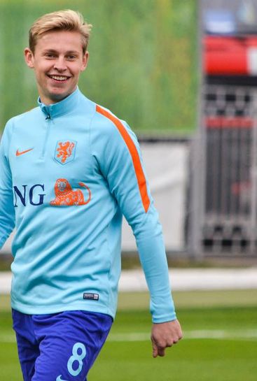 Frenkie De Jong: Arsenal and Man City battling to sign Dutch midfielder