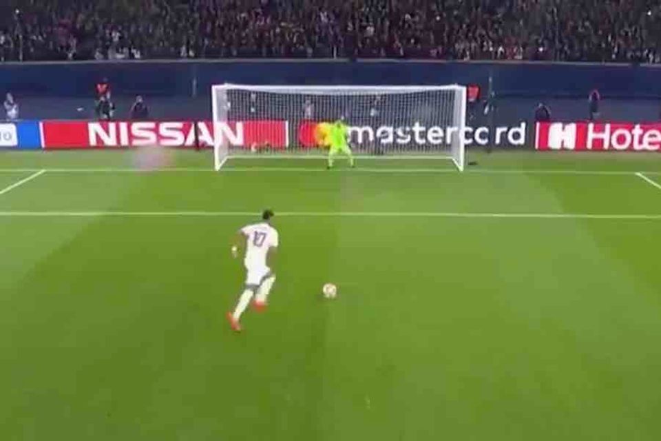 Injured Man Utd man Photoshops himself into Marcus Rashford goal celebrations