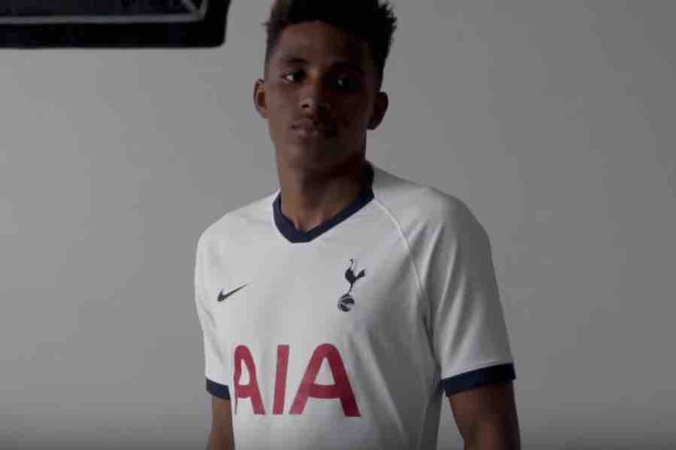 Photos: Gedson Fernandes wearing Tottenham shirt