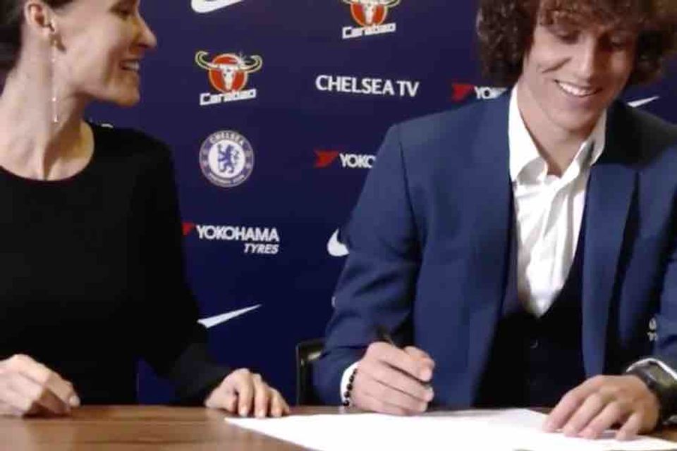 David Luiz: Arsenal agree £8m deal for Chelsea defender