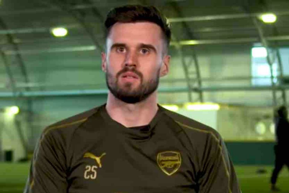 Arsenal's Carl Jenkinson completes transfer to Nottingham Forest