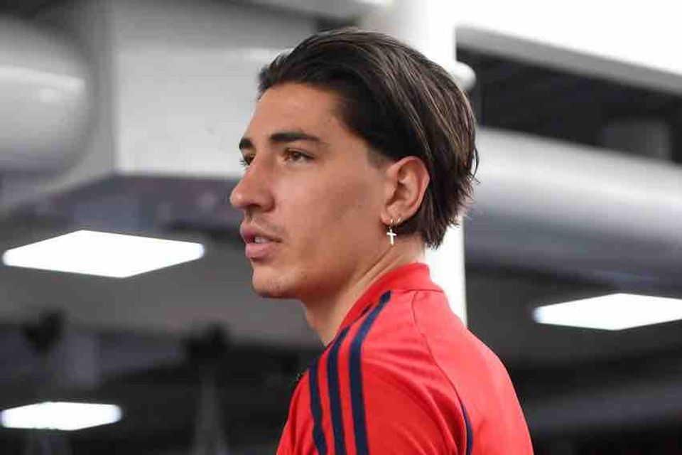 Photo: Hector Bellerin shows off his new haircut