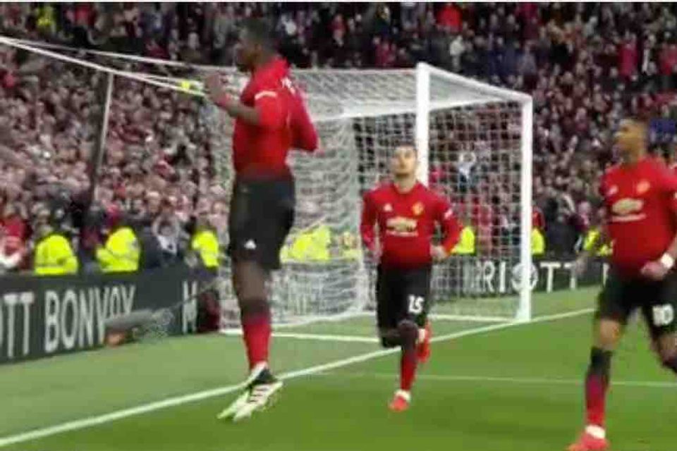 GIF: Paul Pogba celebrates his second goal vs West Ham
