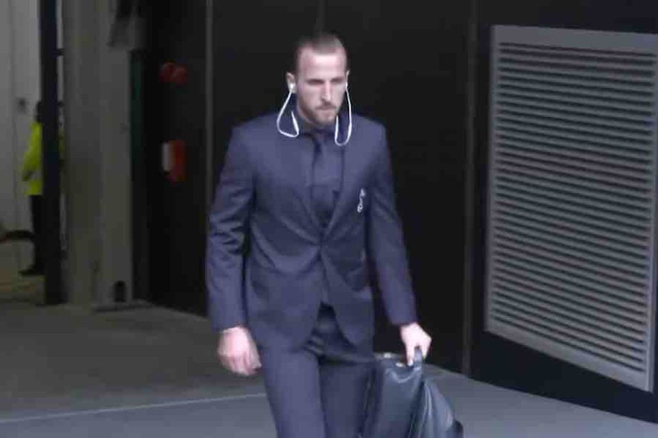 Video: Spurs and Man City players arrive for Champions League clash