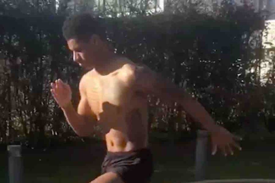 Video: Topless Marcus Rashford training in the sunshine