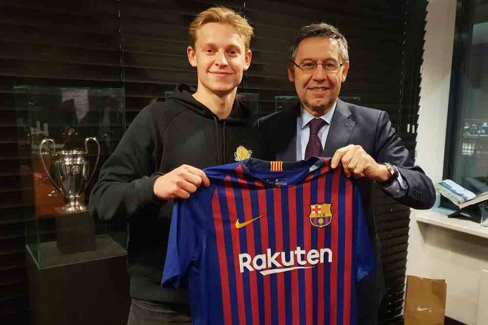 Virgil van Dijk congratulates Frenkie de Jong on Barcelona transfer
