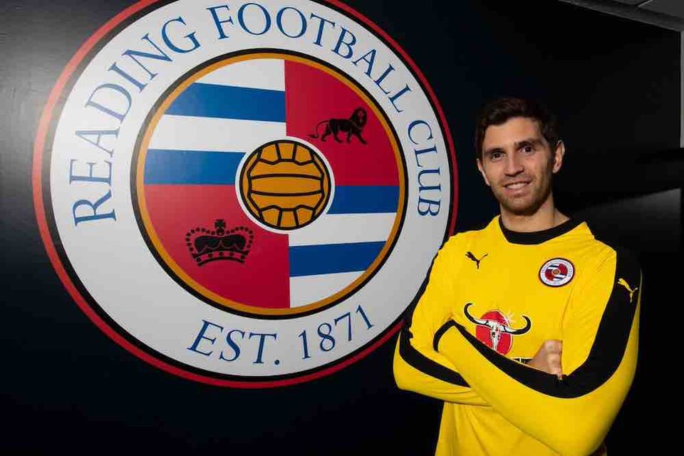Photo: Arsenal's Emi Martinez in Reading kit after loan move