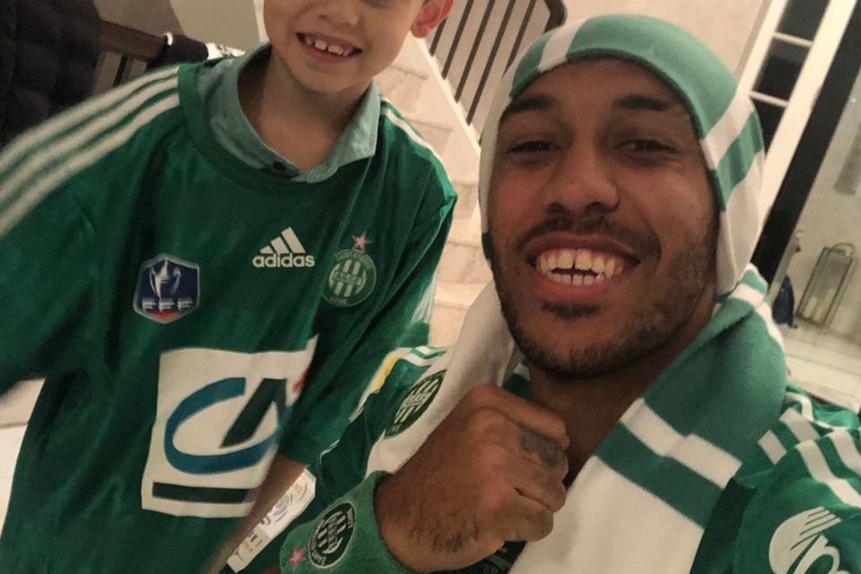 Photo: Pierre-Emerick Aubameyang ditches Arsenal kit for another team's colours