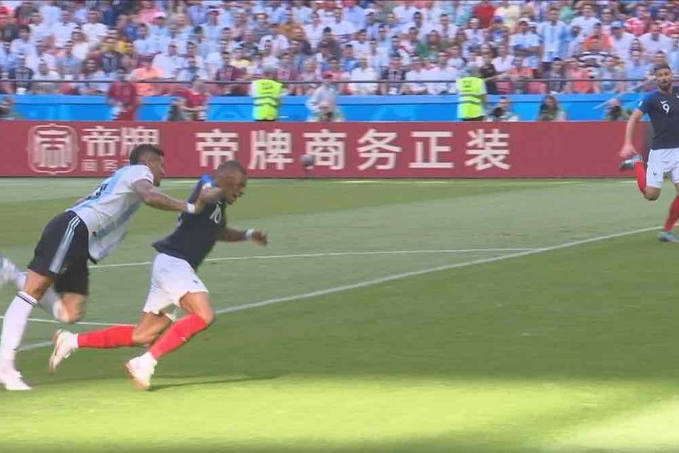 GIF: Man Utd's Marcos Rojo concedes a penalty (France vs Argentina)