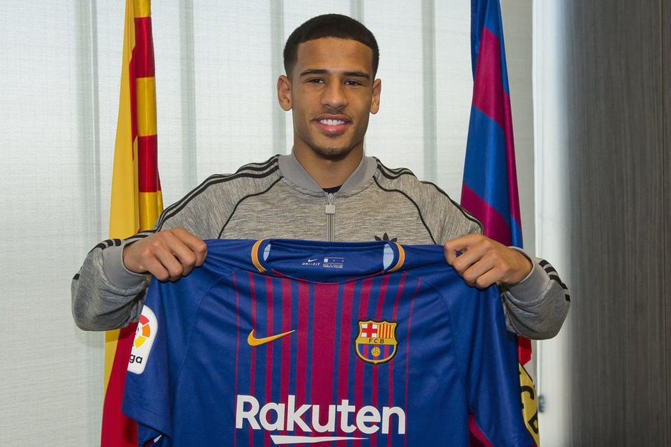 Photo: Arsenal starlet Marcus McGuane signs for Barcelona