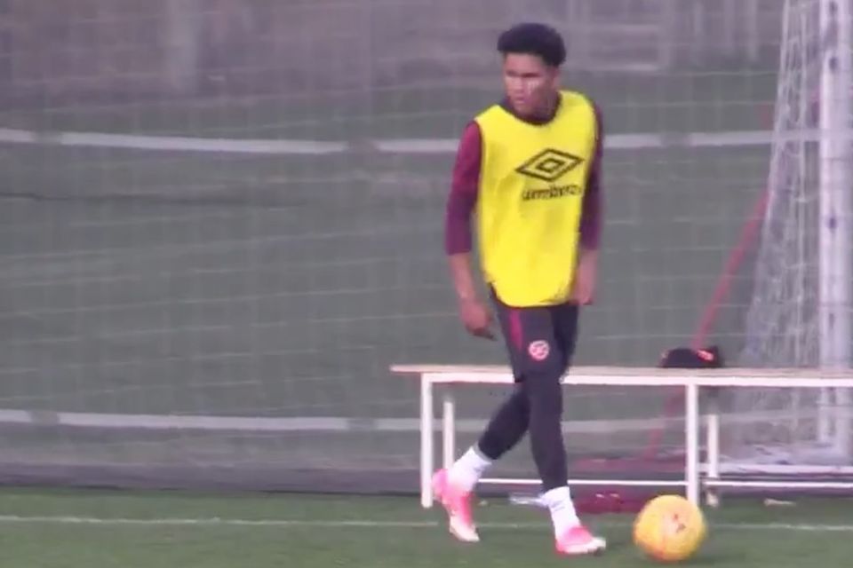 Video: Man Utd starlet Demetri Mitchell ‏in training with loan club Hearts
